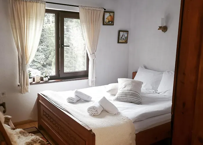 בית נופש майоровата къща Shiroka Lŭka